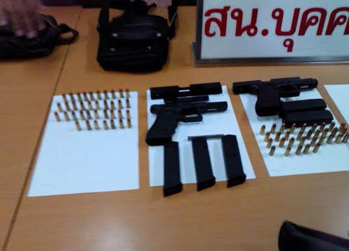 รวบจ่าเอกสมพงษ์ แท่นนาค ทหารหน่วยซีล โผล่เป็นการ์ด กปปส. รวบจ่าเอกสมพงษ์ แท่นนาค ทหารหน่วยซีล โผล่เป็นการ์ด กปปส.