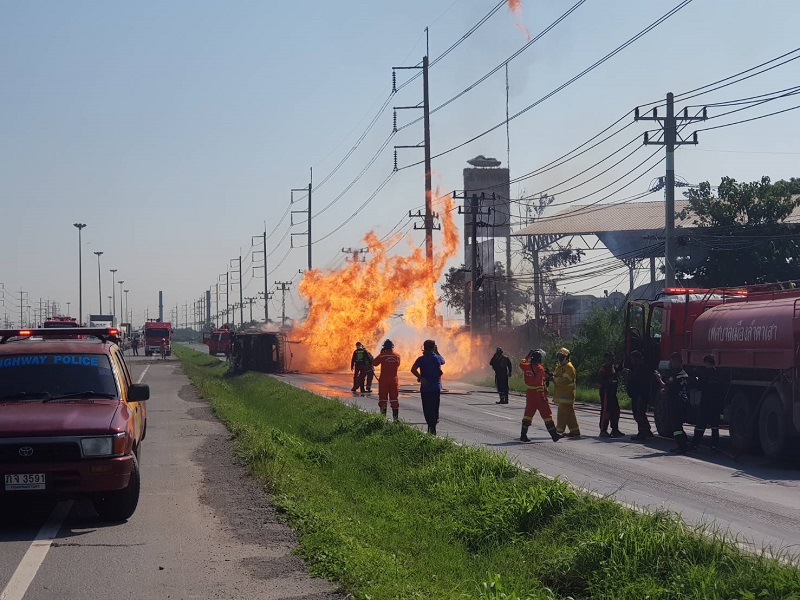 ไฟไหม้รถบรรทุกน้ำมัน ไฟไหม้รถบรรทุกน้ำมัน