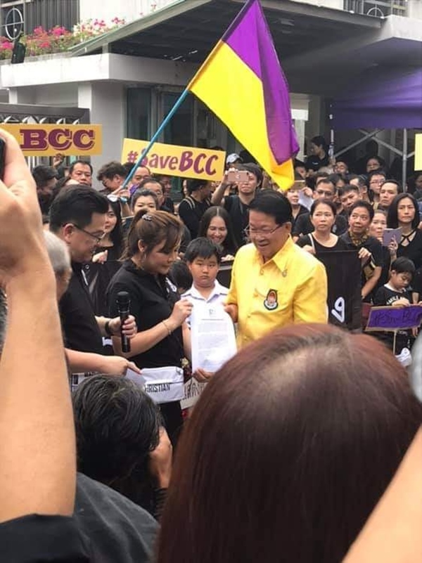 ไล่ ผอ. กรุงเทพคริสเตียน ไล่ ผอ. กรุงเทพคริสเตียน