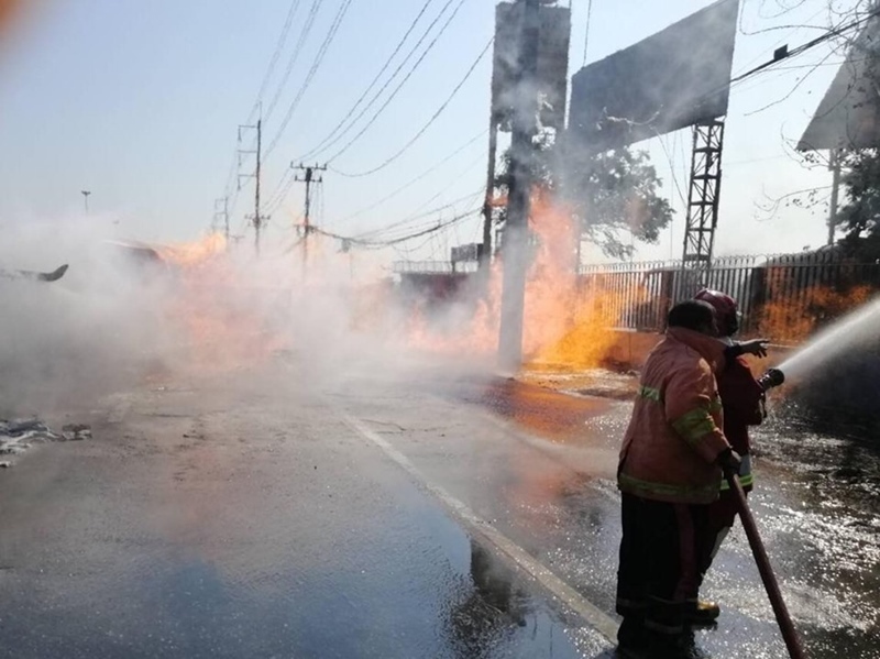 ไฟไหม้รถบรรทุกน้ำมัน ไฟไหม้รถบรรทุกน้ำมัน