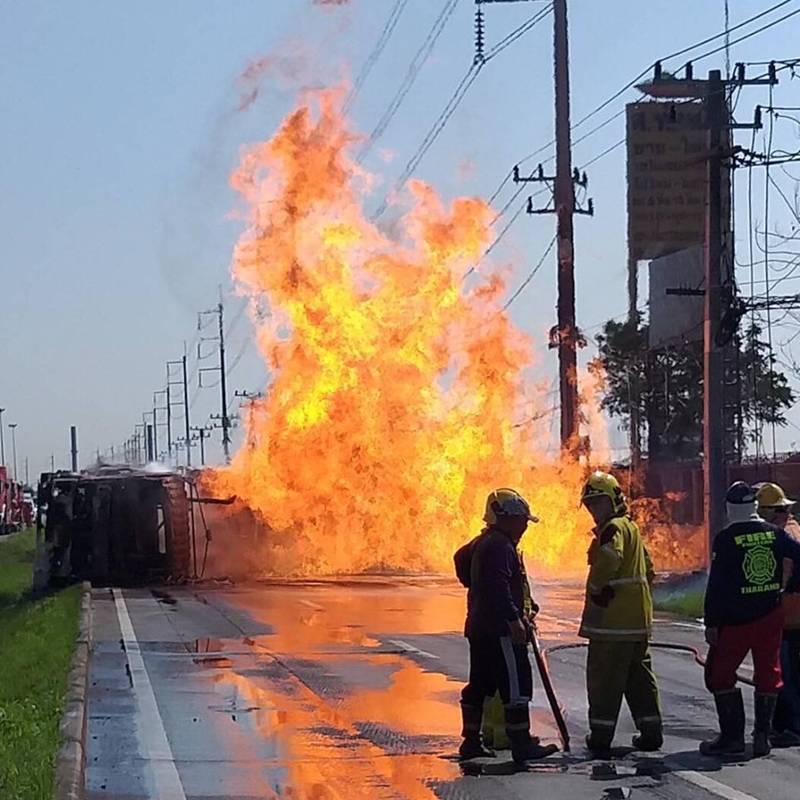 ไฟไหม้รถบรรทุกน้ำมัน ไฟไหม้รถบรรทุกน้ำมัน