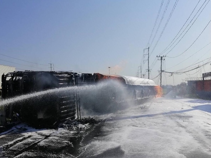 ไฟไหม้รถบรรทุกน้ำมัน ไฟไหม้รถบรรทุกน้ำมัน