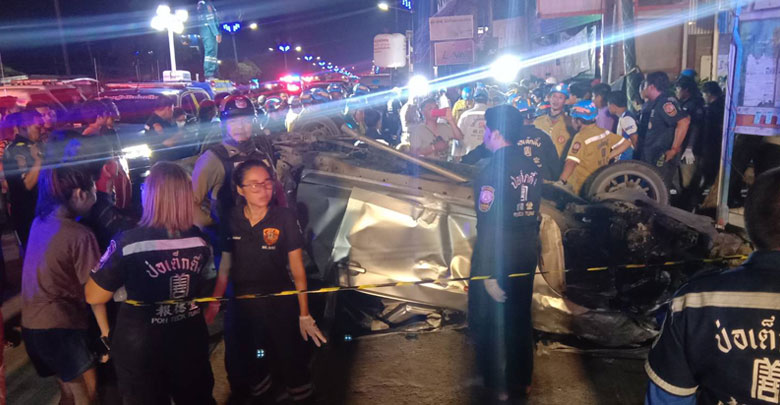 รถชนเสาไฟฟ้า รถชนเสาไฟฟ้า