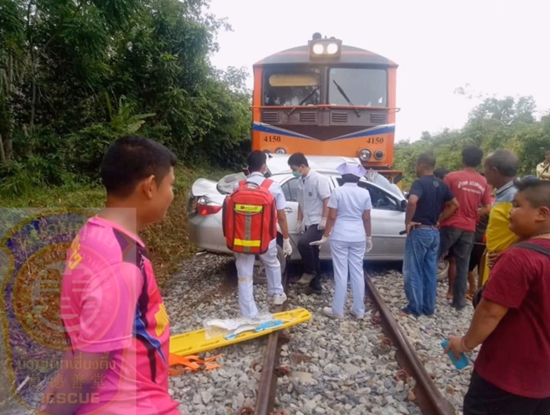 รถไฟชนรถยนต์ รถไฟชนรถยนต์