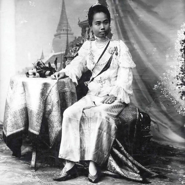 การแบ่งลำดับชั้นพระอัครมเหสีแห่งราชวงศ์จักรี เจ้าดารารัศมี พระราชชายา ในรัชกาลที่ 5