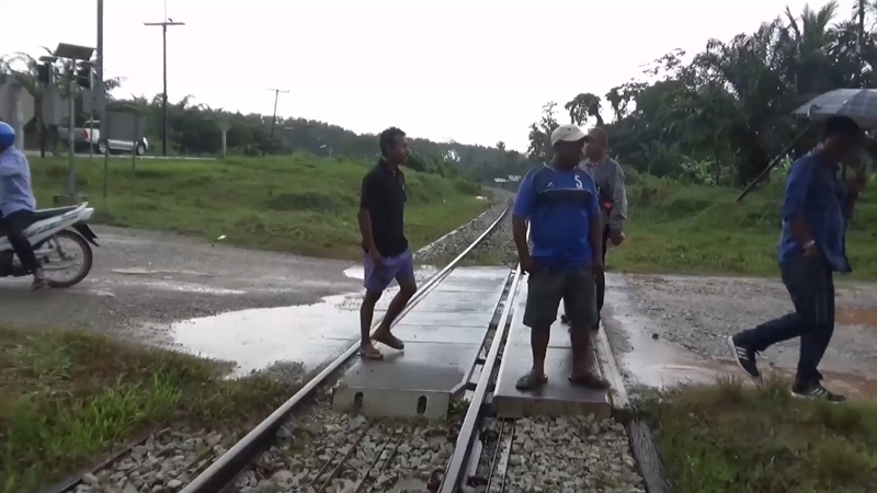 รถไฟชนรถยนต์ รถไฟชนรถยนต์