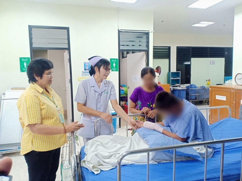 พลุระเบิดใส่เด็ก พลุระเบิดใส่เด็ก