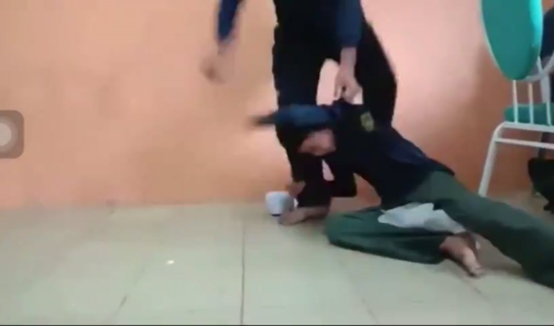 คลิปการกลั่นแกล้งในโรงเรียน คลิปการกลั่นแกล้งในโรงเรียน