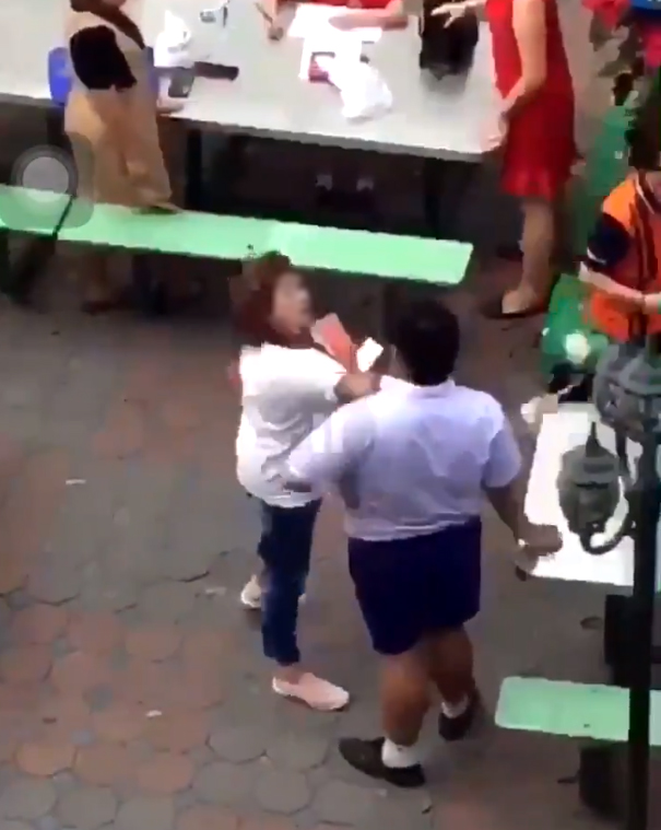 อาม่าตบเด็ก อาม่าตบเด็ก