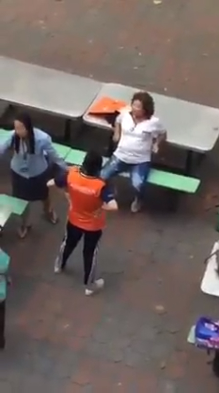 อาม่าตบเด็ก อาม่าตบเด็ก