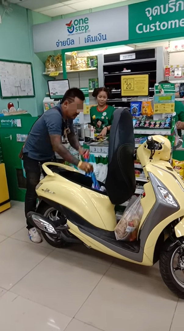 ขี่รถเข้าโลตัส ขี่รถเข้าโลตัส