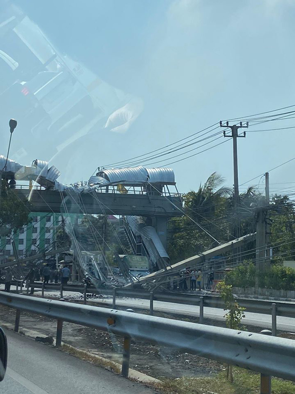 อีฟ สาวซิ่งชนเสาไฟล้ม 15 ต้น อีฟ สาวซิ่งชนเสาไฟล้ม 15 ต้น