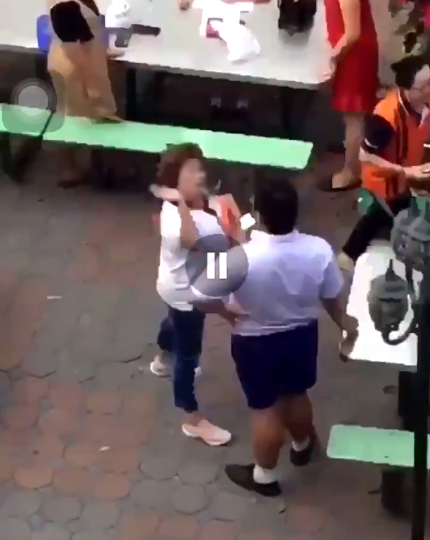 อาม่าตบเด็ก อาม่าตบเด็ก