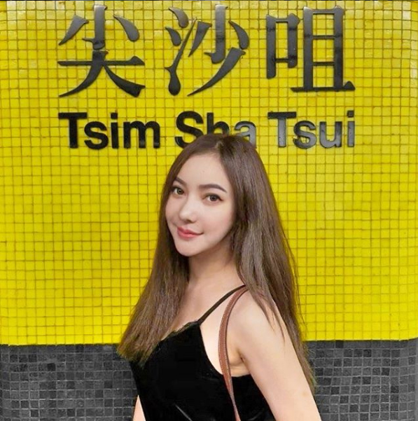 รถปอร์เช่ ใบเฟิร์น พริตตี้เงินล้าน ถูกเก๋งพุ่งข้ามเลนชน รถปอร์เช่ ใบเฟิร์น พริตตี้เงินล้าน ถูกเก๋งพุ่งข้ามเลนชน