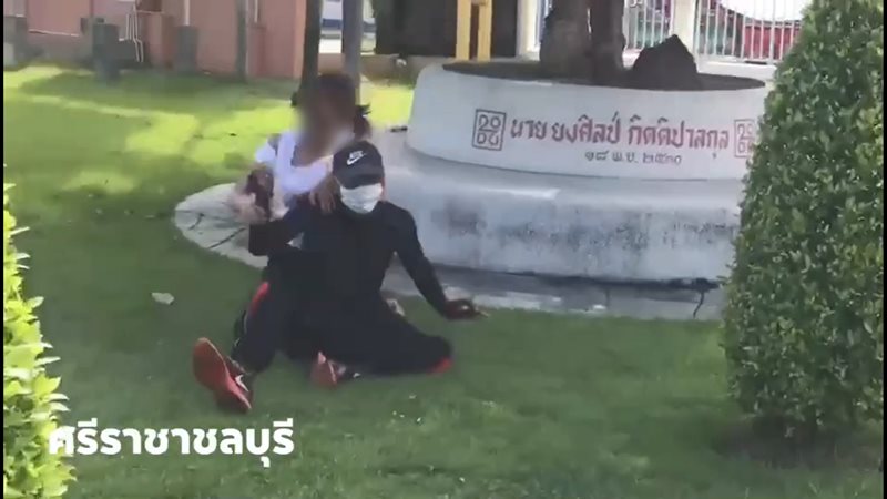 สาวแก้ผ้าวิ่งรอบวัด สาวแก้ผ้าวิ่งรอบวัด