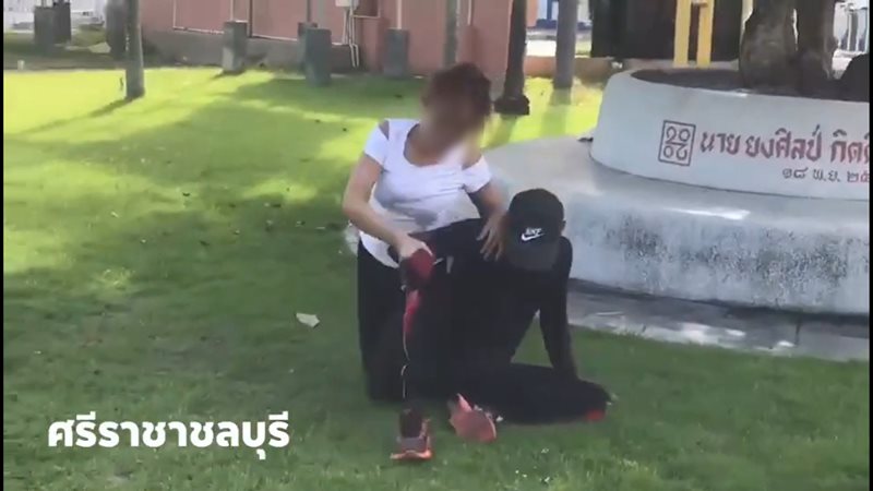 สาวแก้ผ้าวิ่งรอบวัด สาวแก้ผ้าวิ่งรอบวัด