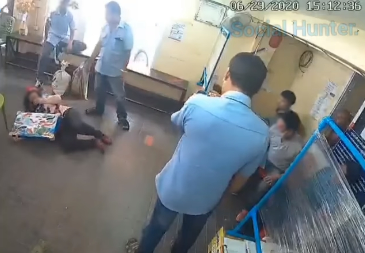 ถีบหน้าแม่ค้าขายลอตเตอรี่ ถีบหน้าแม่ค้าขายลอตเตอรี่