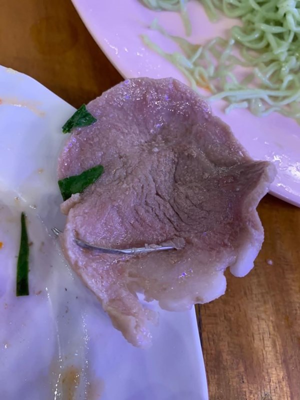 เจอเข็มฉีดยาในหมูกระทะ เจอเข็มฉีดยาในหมูกระทะ