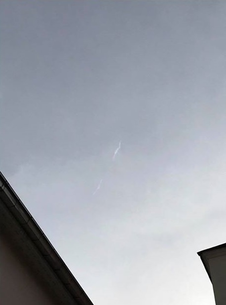 ดาวตกระเบิดบนท้องฟ้า ดาวตกระเบิดบนท้องฟ้า