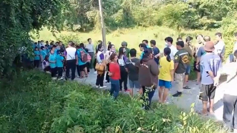 รถบัสทัศนศึกษาหลุดโค้ง รถบัสทัศนศึกษาหลุดโค้ง