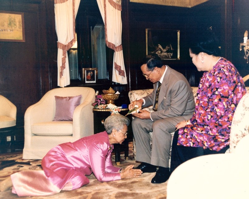 พลเอกหญิง ท่านผู้หญิงอภิรดี ยิ่งเจริญ พลเอกหญิง ท่านผู้หญิงอภิรดี ยิ่งเจริญ