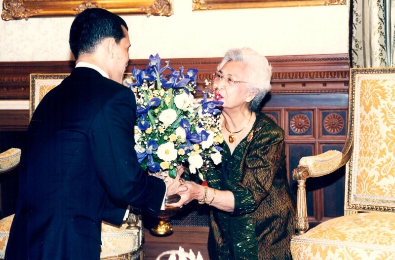 พลเอกหญิง ท่านผู้หญิงอภิรดี ยิ่งเจริญ พลเอกหญิง ท่านผู้หญิงอภิรดี ยิ่งเจริญ