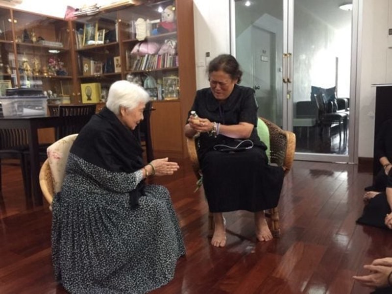 พลเอกหญิง ท่านผู้หญิงอภิรดี ยิ่งเจริญ พลเอกหญิง ท่านผู้หญิงอภิรดี ยิ่งเจริญ