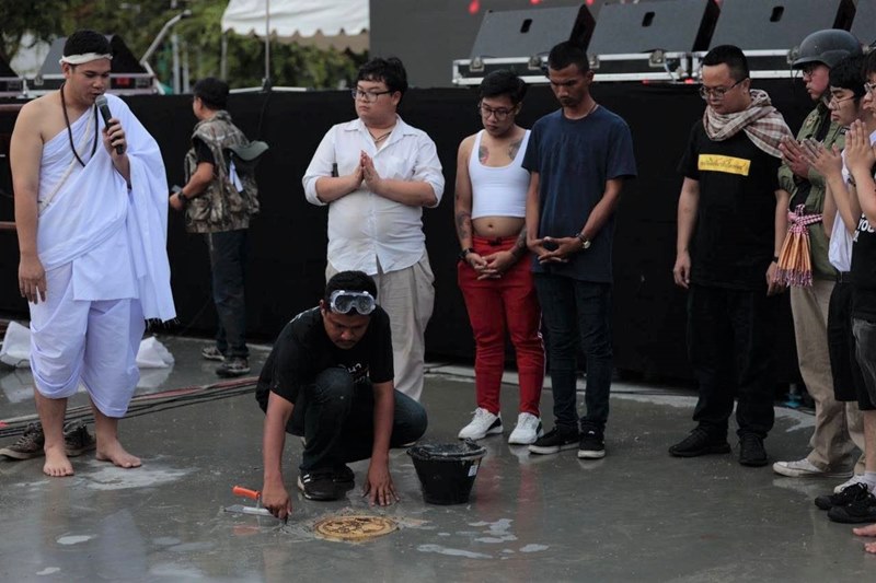 หมุดคณะราษฎร 2 หมุดคณะราษฎร 2