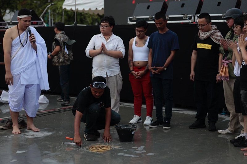 ม็อบปักหมุดคณะราษฏร ม็อบปักหมุดคณะราษฏร