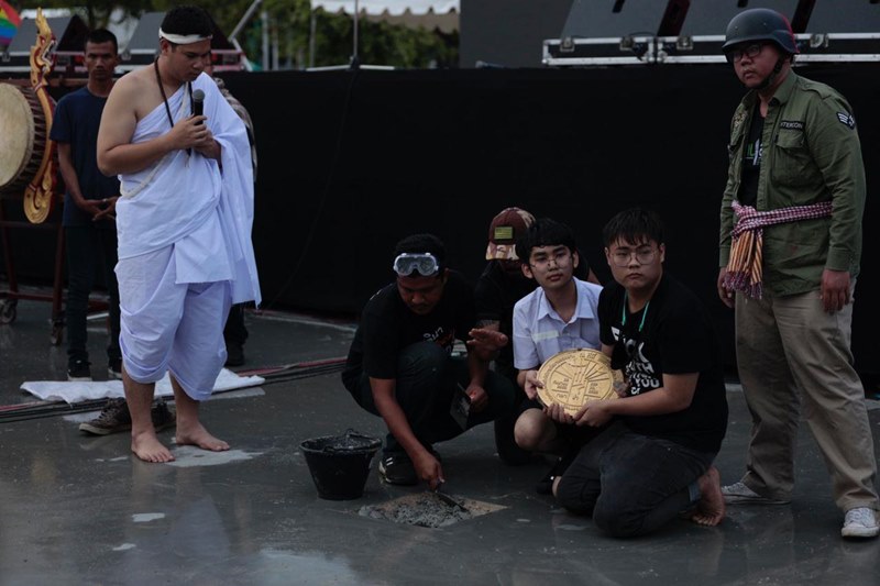 ม็อบปักหมุดคณะราษฏร ม็อบปักหมุดคณะราษฏร