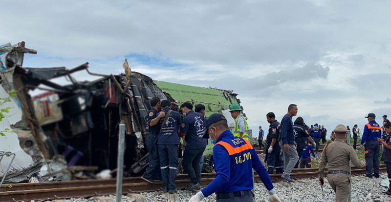 รถไฟชนรถบัส รถไฟชนรถบัส