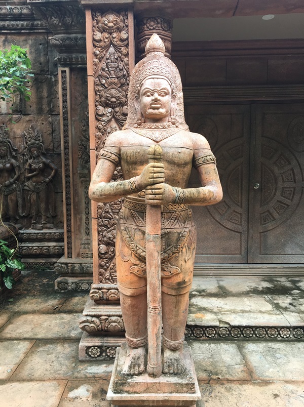 ชาวกัมพูชา จวกโรงแรมไทย ขโมยวัฒนธรรม ชาวกัมพูชา จวกโรงแรมไทย ขโมยวัฒนธรรม