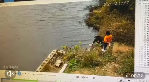 ผลักเพื่อนตกน้ำ ผลักเพื่อนตกน้ำ