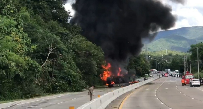 รถบรรทุกน้ำมันคว่ำ รถบรรทุกน้ำมันคว่ำ