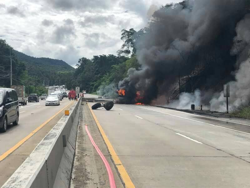 รถบรรทุกน้ำมันคว่ำ รถบรรทุกน้ำมันคว่ำ