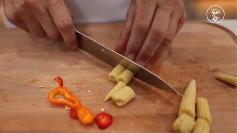 ต้มยำกุ้งใส่ถั่วงอก ต้มยำกุ้งใส่ถั่วงอก