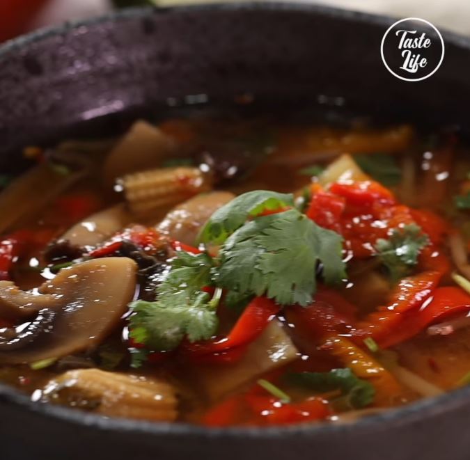 ต้มยำกุ้งใส่ถั่วงอก ต้มยำกุ้งใส่ถั่วงอก