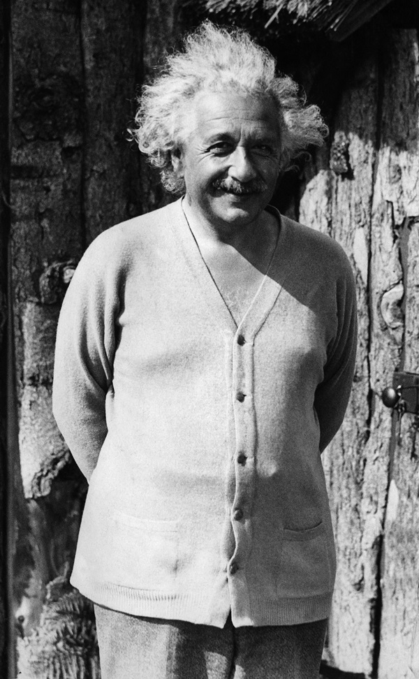 อัลเบิร์ต ไอสไตน์ อัลเบิร์ต ไอสไตน์