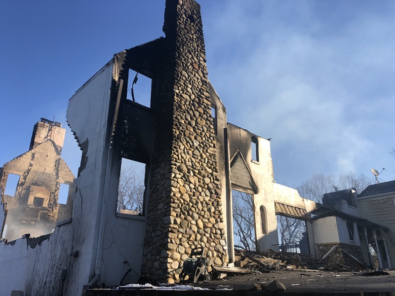 เผาบ้านไล่งู เผาบ้านไล่งู