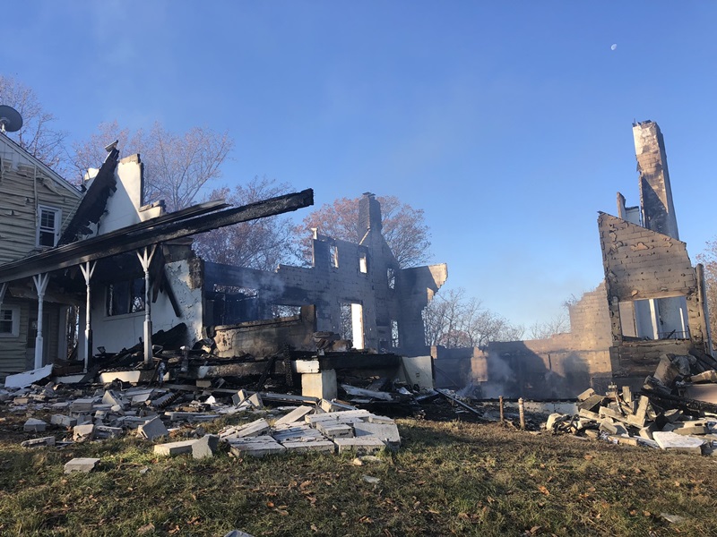 เผาบ้านไล่งู เผาบ้านไล่งู