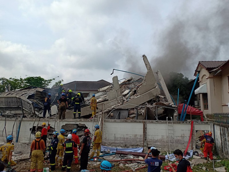 ไฟไหม้ อาคารถล่ม ไฟไหม้ อาคารถล่ม