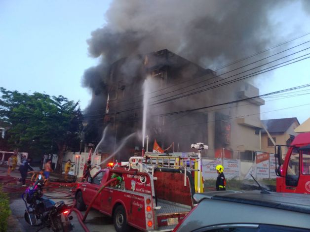 ไฟไหม้ อาคารถล่ม ไฟไหม้ อาคารถล่ม