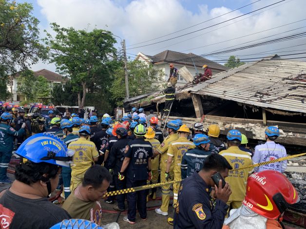 ไฟไหม้ อาคารถล่ม ไฟไหม้ อาคารถล่ม