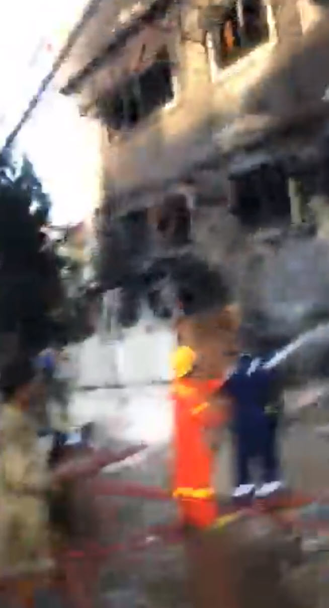 ไฟไหม้ อาคารถล่ม ไฟไหม้ อาคารถล่ม