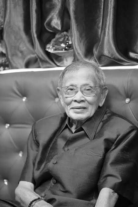 ครูชาลี อินทรวิจิตร ครูชาลี อินทรวิจิตร