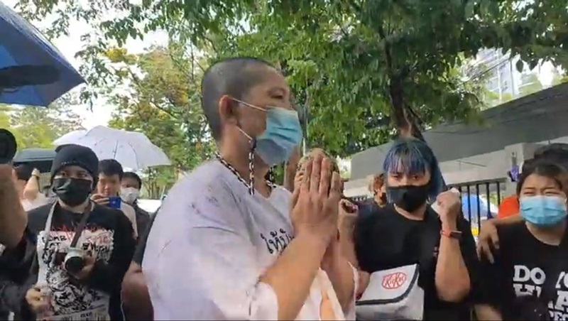 แม่เพนกวิน โกนหัว แม่เพนกวิน โกนหัว