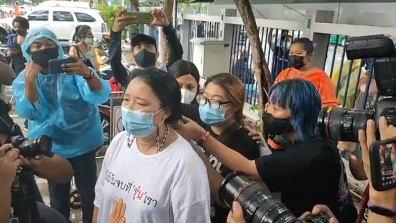 แม่เพนกวิน โกนหัว แม่เพนกวิน โกนหัว