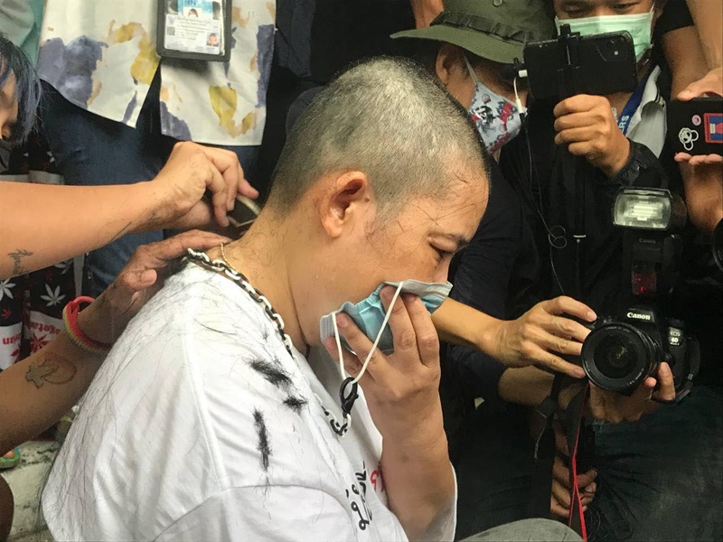 แม่เพนกวิน โกนหัว แม่เพนกวิน โกนหัว