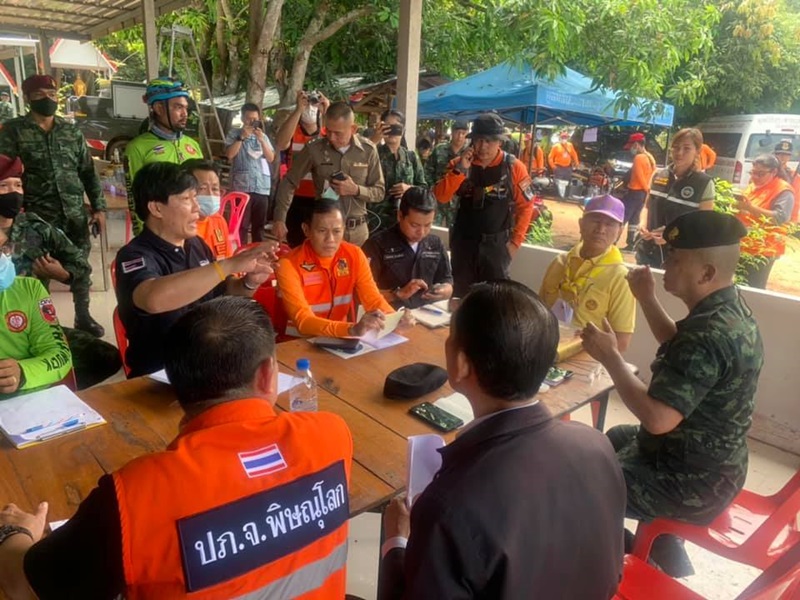 พระติดถ้ำ พระติดถ้ำ