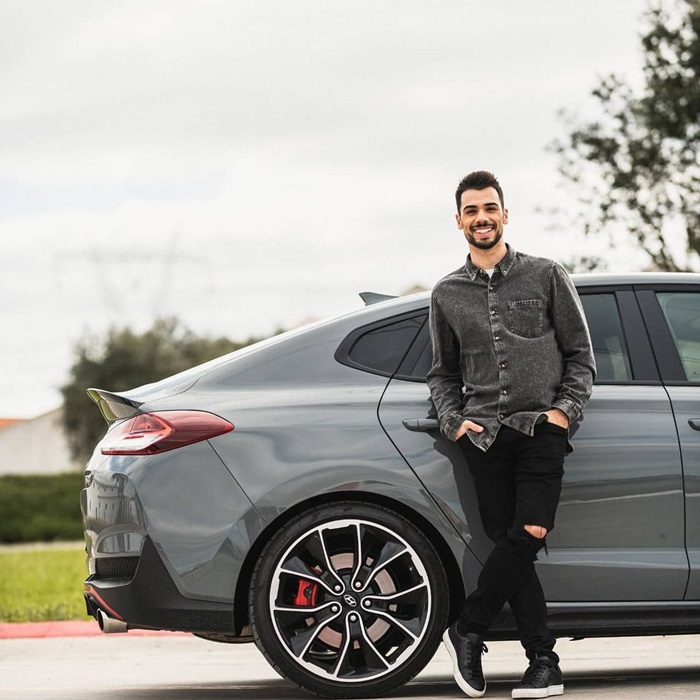 นักบิดแต่งงานกับน้องสาวบุญธรรม นักบิดแต่งงานกับน้องสาวบุญธรรม